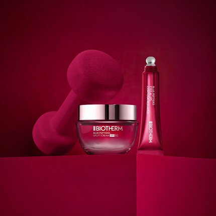 Drei Cremeglaser schweben vor blauem Hintergrund: Links weiß, Mitte blau, Rechts rot. Text: "BIOTHERM".