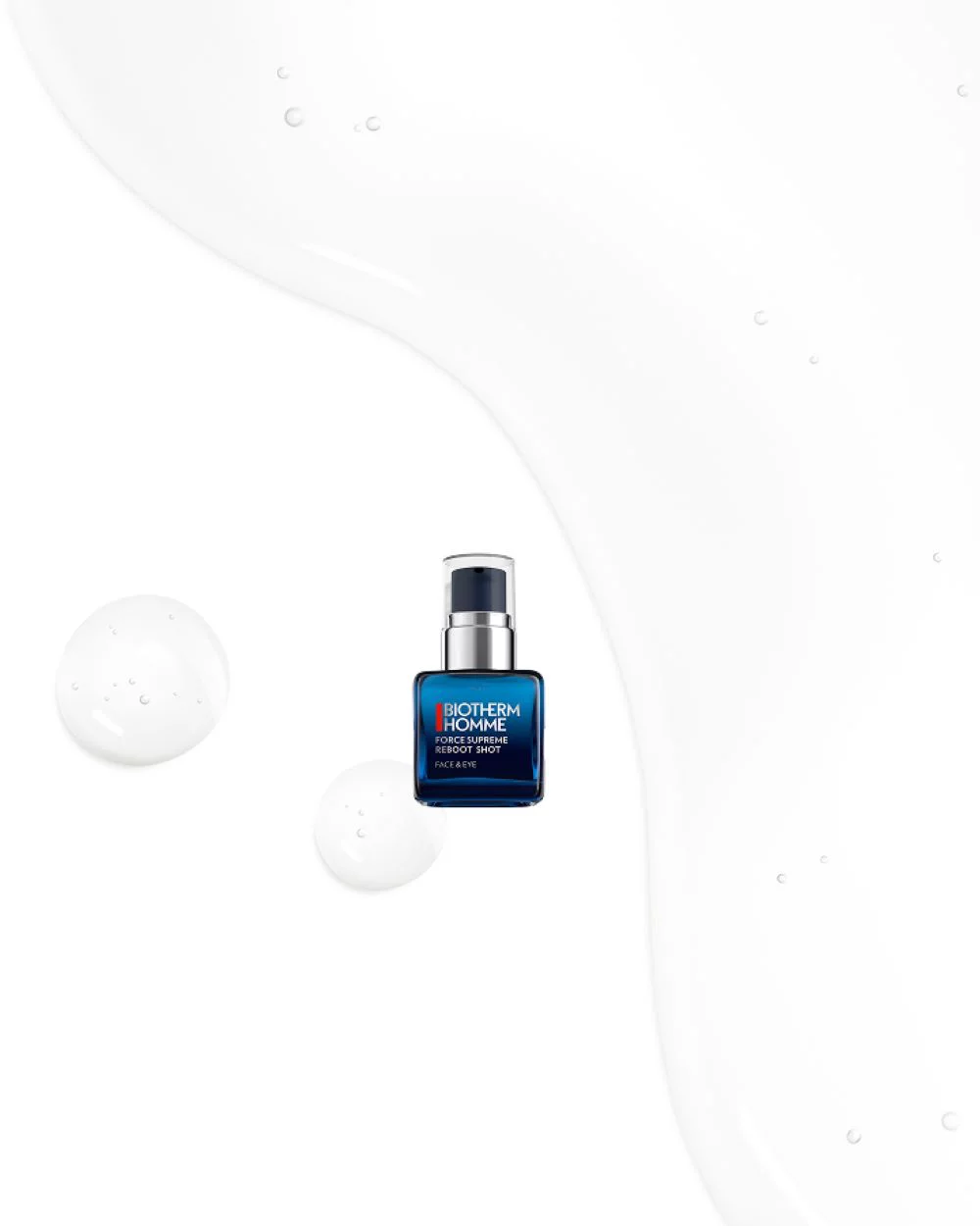 Flasche mit Text: "BIOTHERM HOMME FORCE SUPREME REBOOT SHOT FACE 4.EVER" vor weißem Hintergrund.