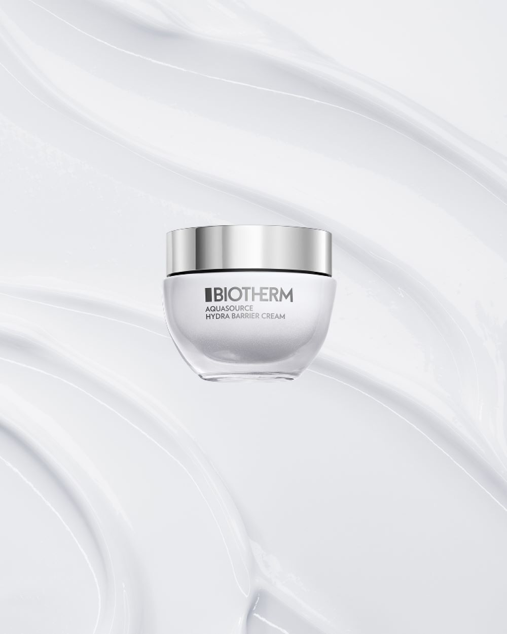 Ein Tiegel Biotherm Aquasource Hydra Barrier Cream vor einem weiß texturierten Hintergrund.