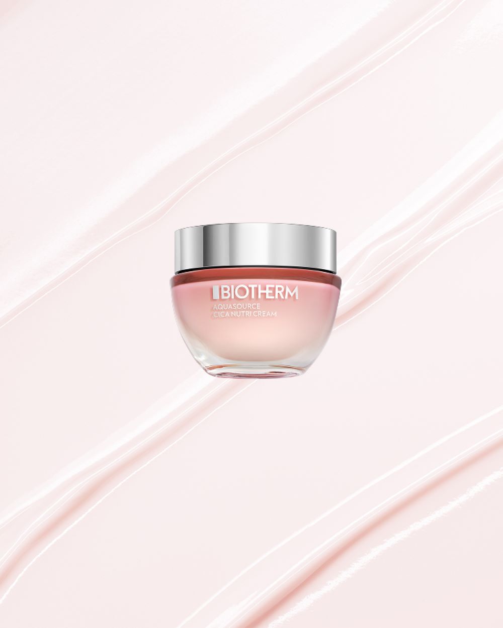 Cremeglas mit silbernem Deckel schwebt auf rosa Hintergrund. Text: "BIOTHERM AQUASOURCE CICA NUTRI CREAM".