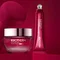 Ein Cremetiegel schwebt umgeben von Muster und Farben. Text: "BIOTHERM BLUE THERAPY UPLIFT RICH".