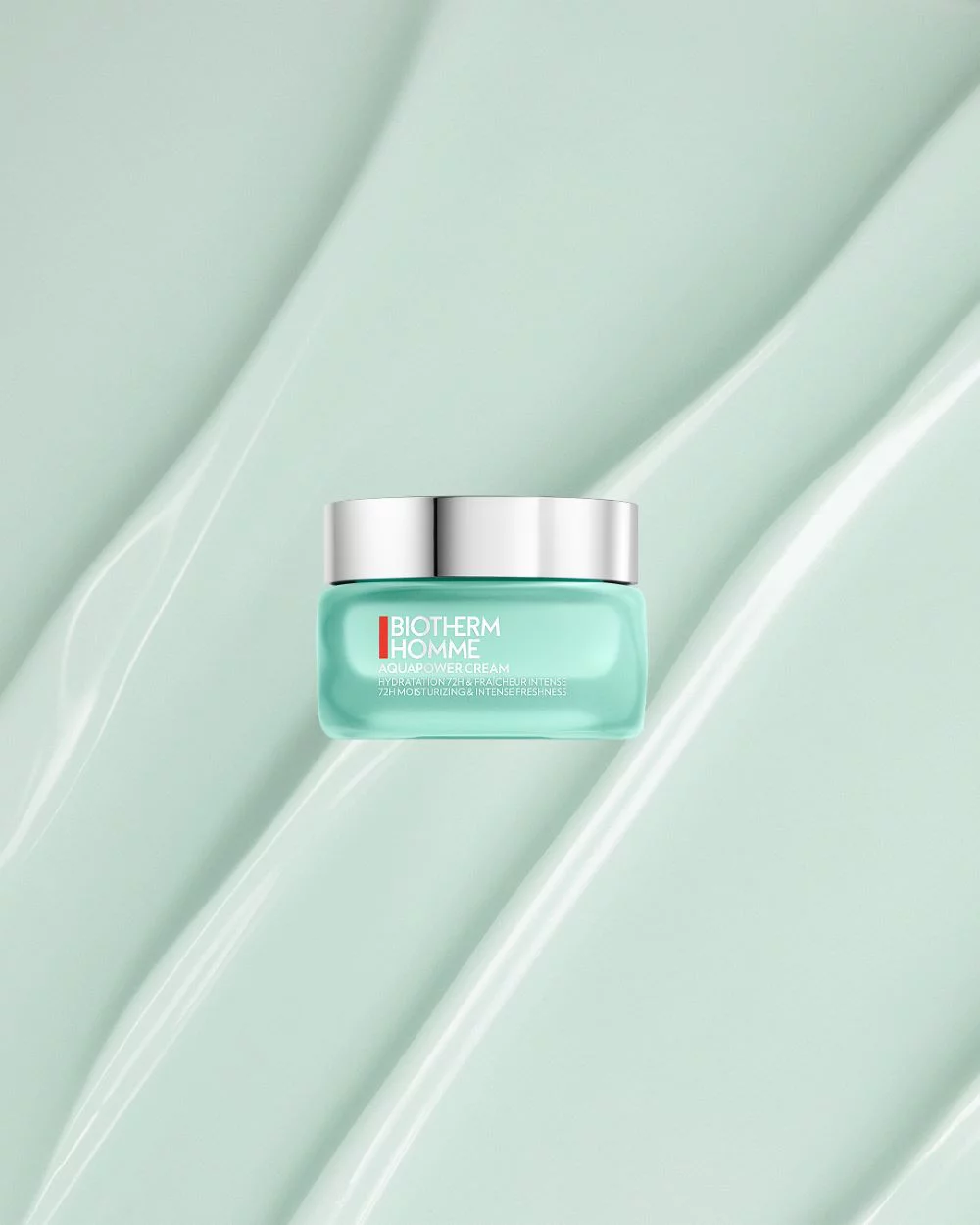 Turkise Creme-Dose mit silbernem Deckel, Text: "BIOTHERM HOMME AQUAPOWER CREAM".