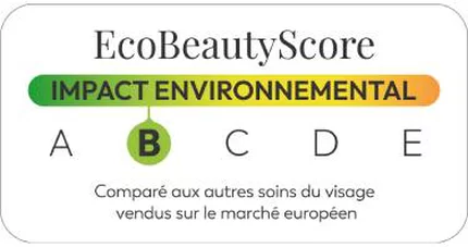 Etiquette Eco Beauty Score avec le titre « Impact Environnemental » sur un bandeau vert clair et une echelle coloree A–E : A vert fonce, B vert clair, C jaune, D orange, E rouge. En bas figure le texte « Compare aux autres soins du visage vendus sur le marche europeen ».