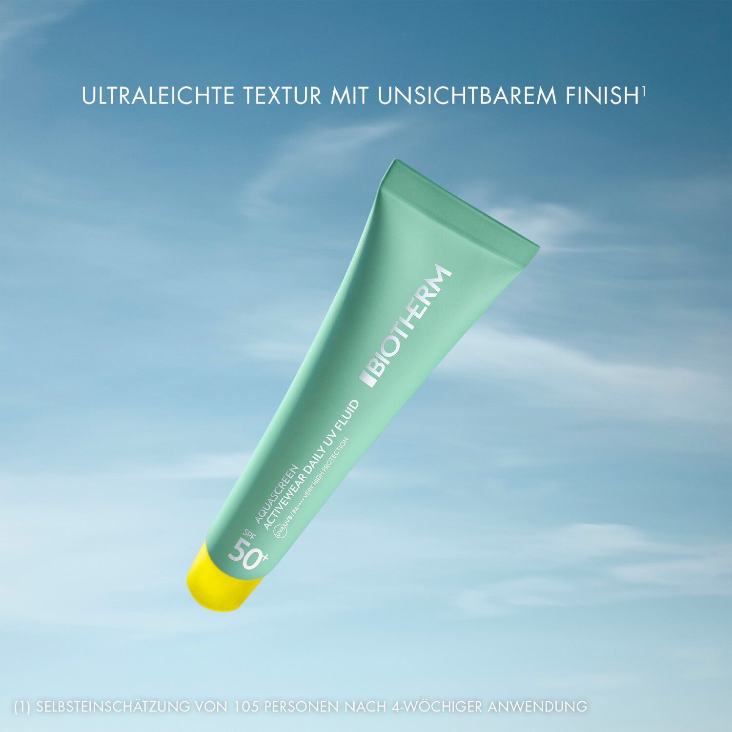 Eine grune Tube schwebt vor einem blauen Himmel. Text: "Adventure Shine instantly with our hydrating cleanser".