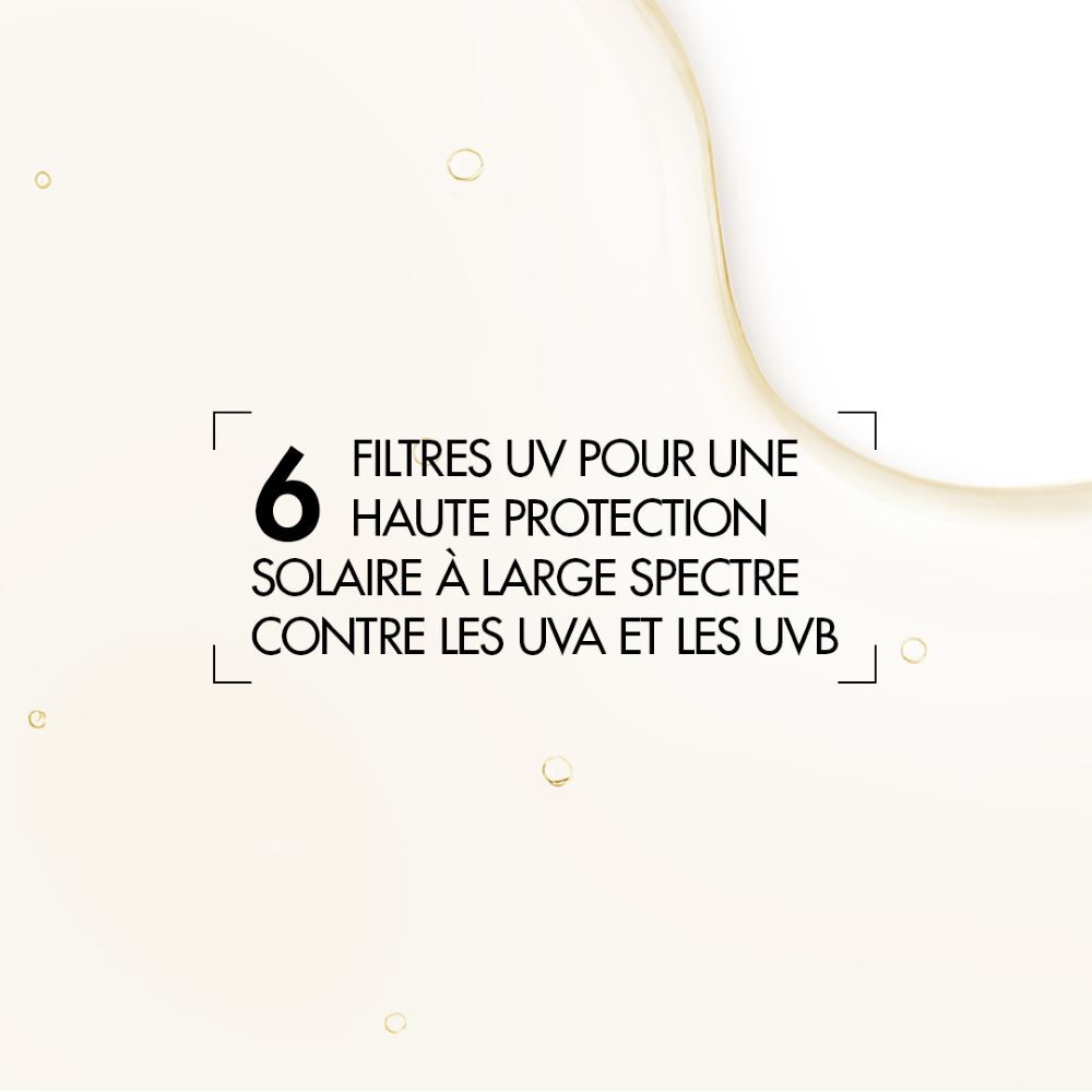 Text auf cremefarbenem Hintergrund: "6 PERROS EN POLVO DAN ALTA PROTECCION SOLAR UVA/UVB SPF 50 UVA PROTECTION. CONVIENE A LA PIEL SENSIBLE".