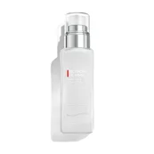 Transparente Spruhflasche mit silbernem Verschluss steht auf einer weißen Oberflache.