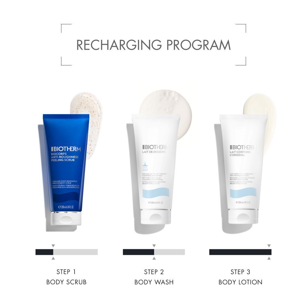 Eine blaue Tube und zwei weiße Flaschen stehen nebeneinander auf weißem Hintergrund. Text: "REINIGENDES PROGRAMM", "SCHRITT 1.1 GENTLE CLEANSER", "SCHRITT 1.2 EXFOLIATE", "SCHRITT 1.3 BALANCE".