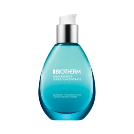 Blaue Pumpflasche mit weißem Text "BIOTHERM BLUE THERAPY SUPER CONCENTRATE" auf weißem Hintergrund.