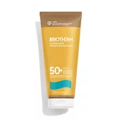 Sonnencremetube mit gelbem Design, Aufschrift: "BIOTHERM", "50+"; steht aufrecht auf weißem Hintergrund.