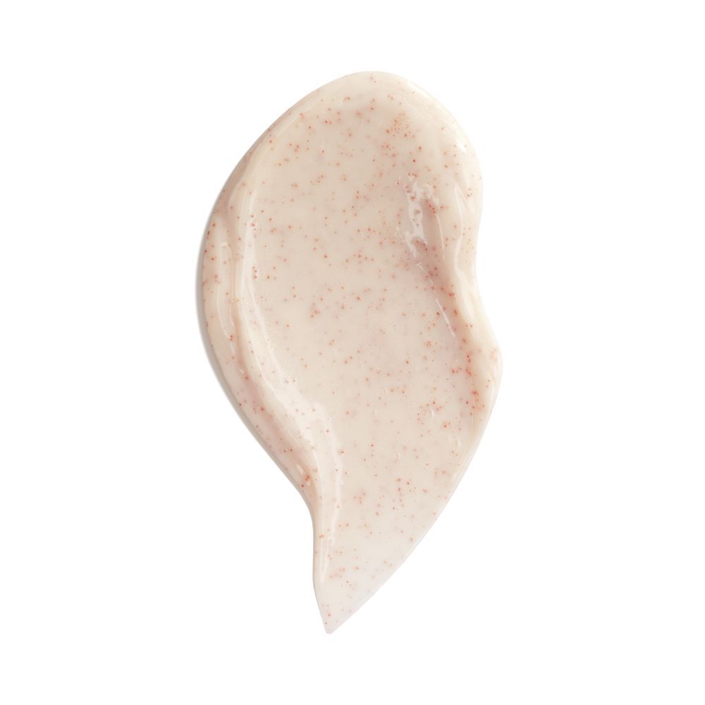 Beigefarbener Cremetupfer mit glatter, geschwungener Form auf weißem Hintergrund.