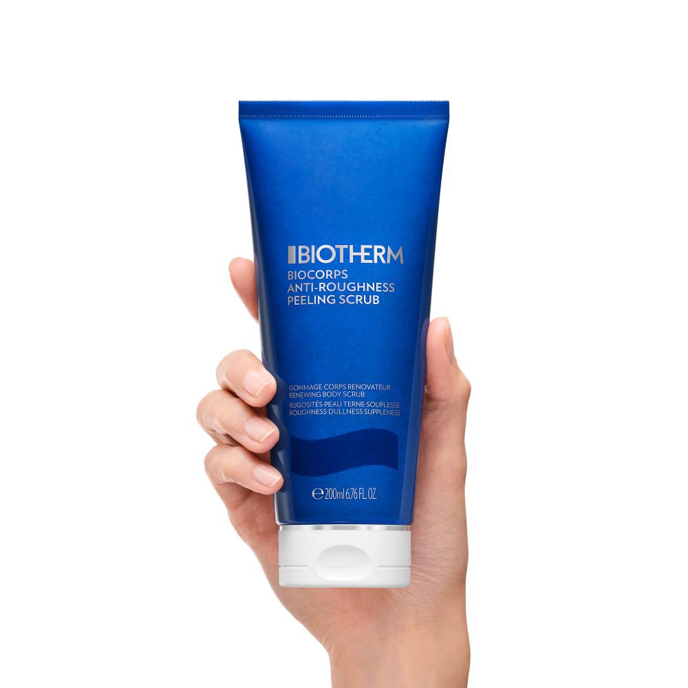 Blaue Tube mit weißer Kappe in Hand gehalten, Text: "BLIZZARD COOLING MENS GROOMING." Weiße Hintergrund.